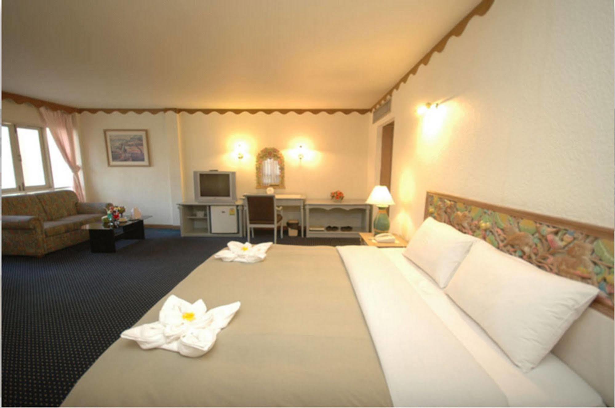Dad D Resort By Lopburi Inn Resort Dış mekan fotoğraf